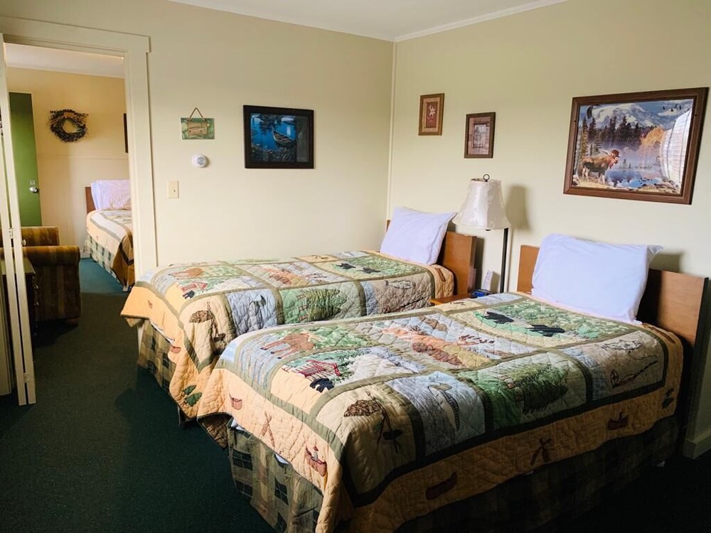 Carroll Motel & Cottages - photo 44