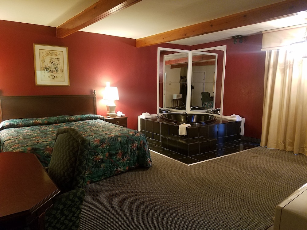 Maplehurst Motel - photo 2