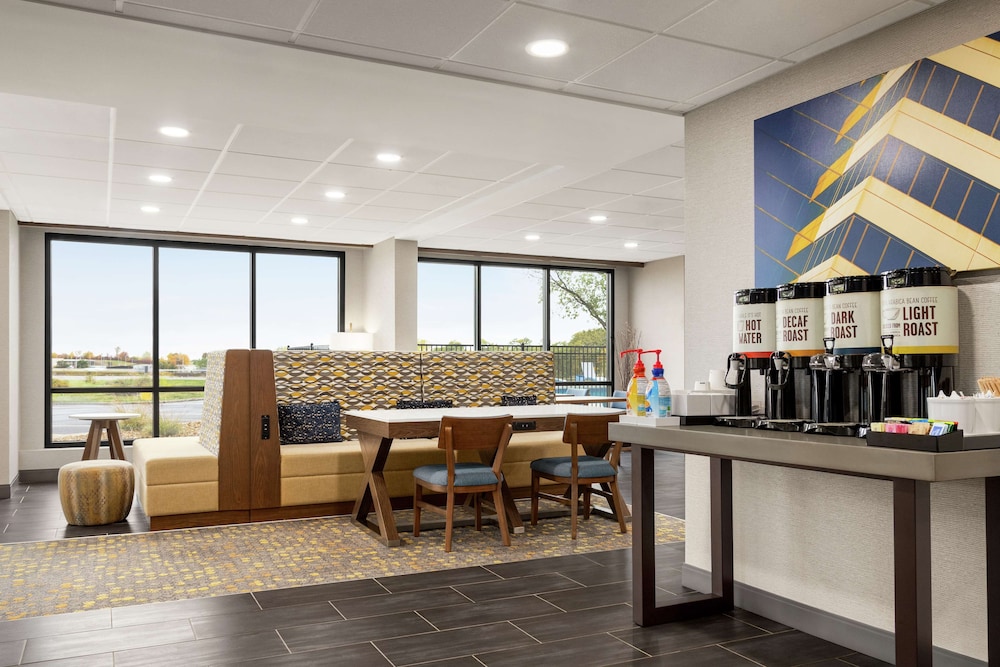 Hampton Inn Kansas City Airport - photo 25