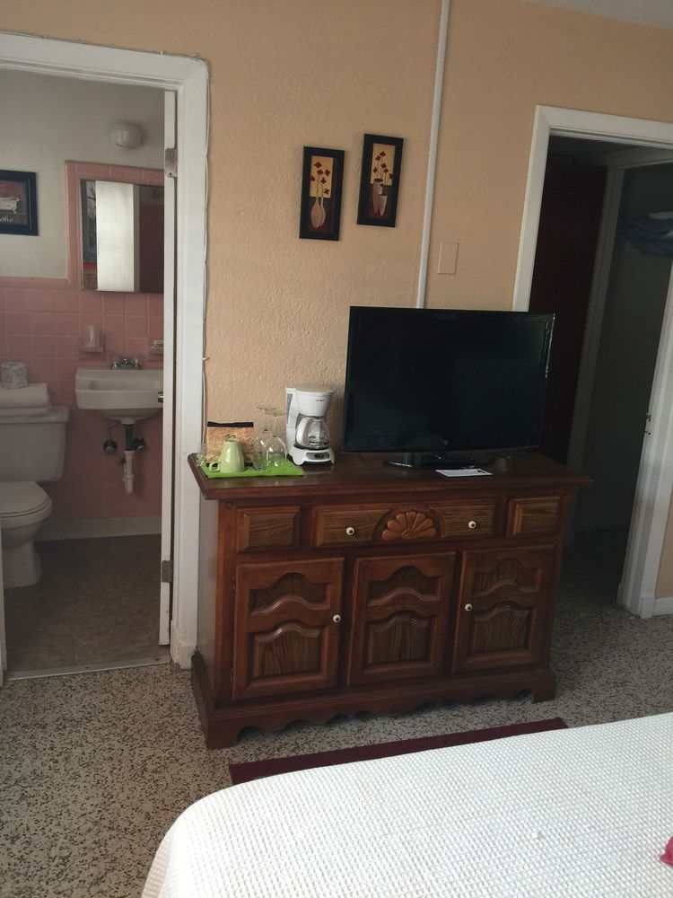 Amber Tides Motel - photo 26