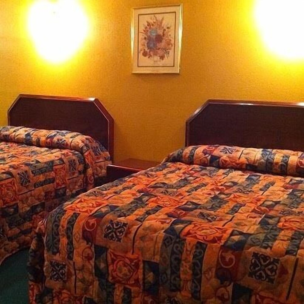 Regency Inn Bald Knob - photo 7