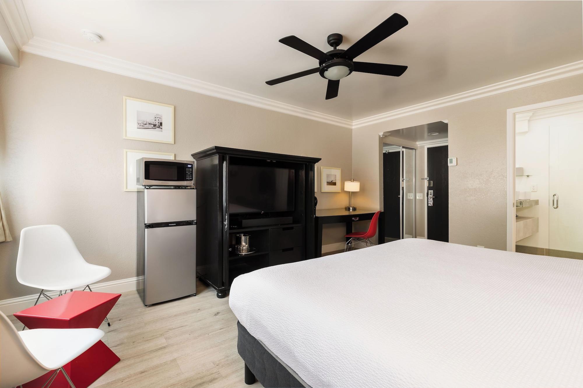 Inn at Highway 1 - photo 10