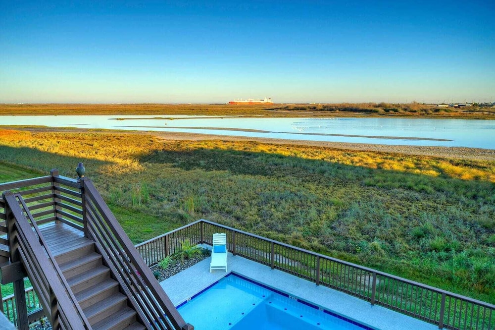Pelican's Porch by Avantstay Private Pool Views - photo 6