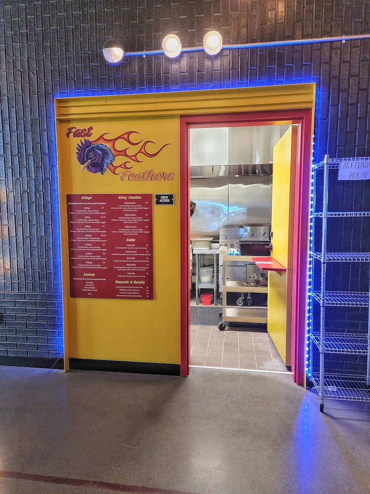 Moxy Portland Downtown - photo 30