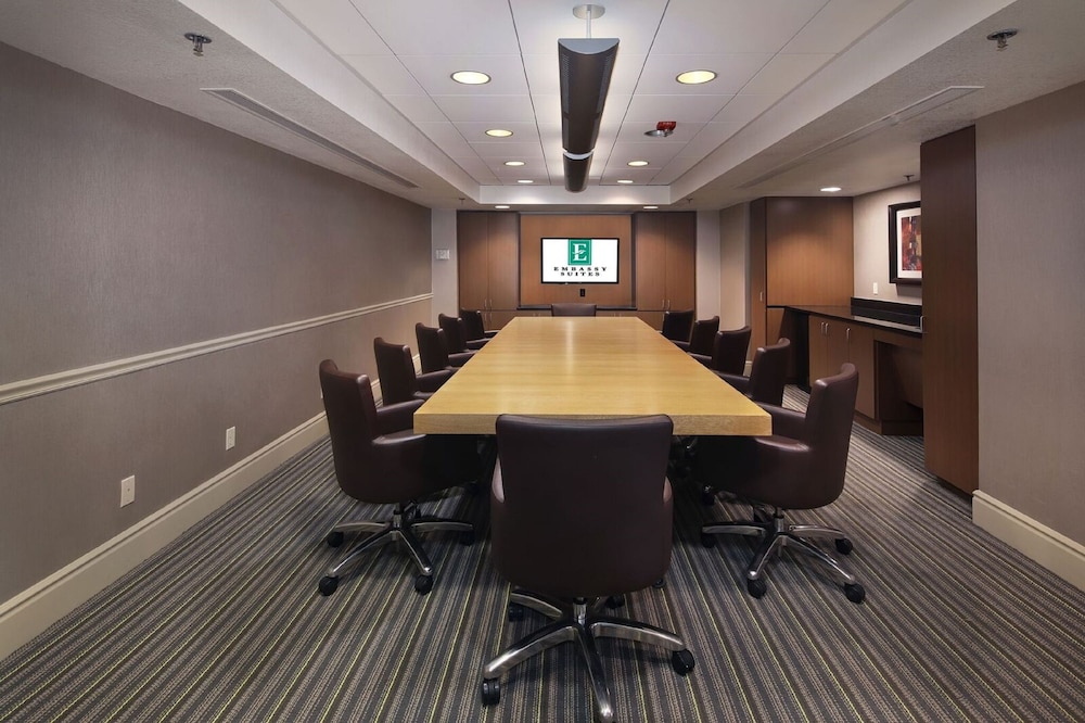 Embassy Suites by Hilton Palm Desert - photo 39