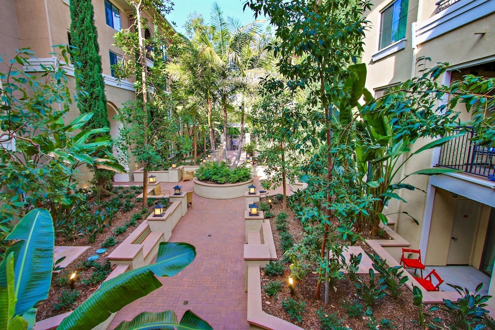 Global Luxury Suites at The Village - photo 61