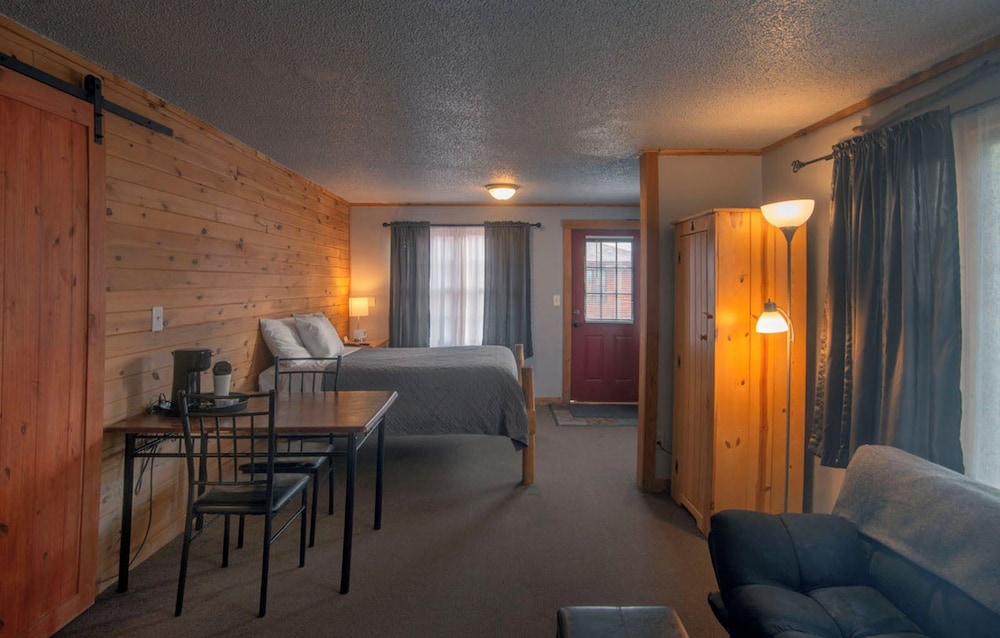 Rustic Inn - photo 2