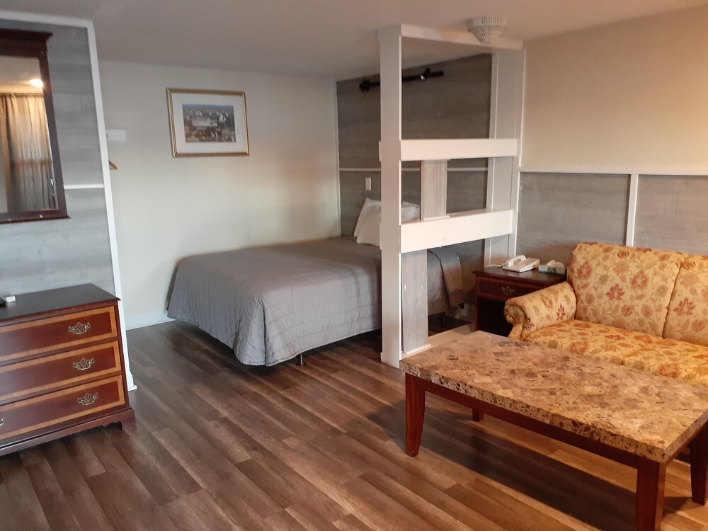 Town Line Motel - photo 19