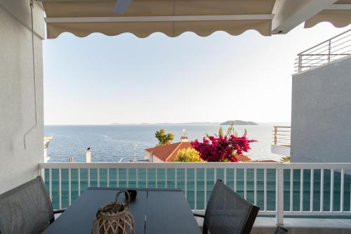 Sandra Seaview Suites — 4-Star Luxury Hotel in Neos Marmaras, Greece
