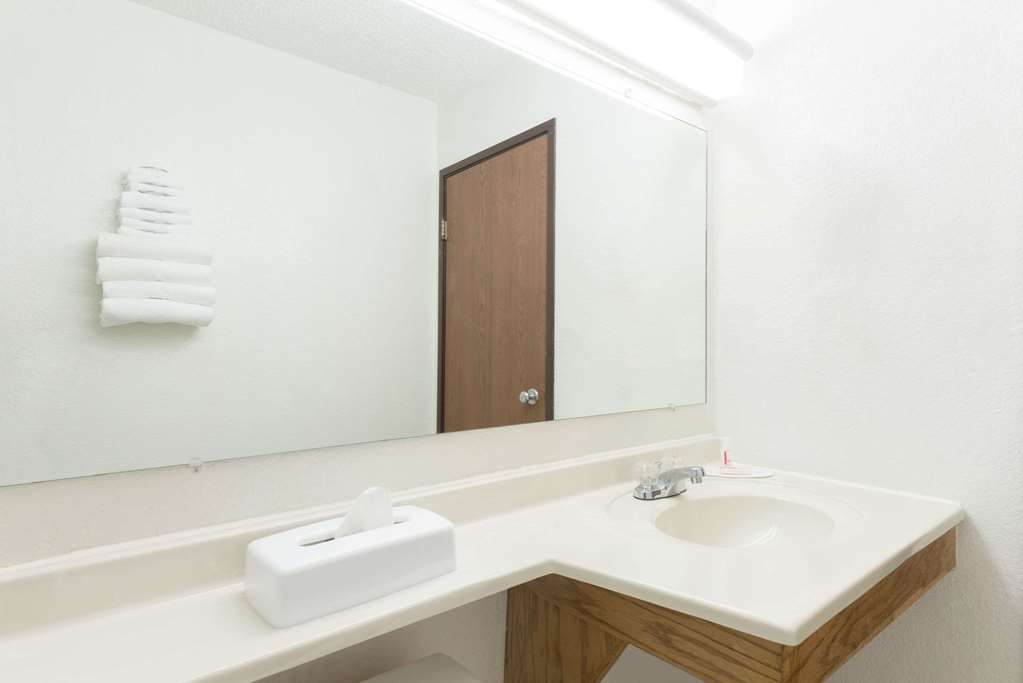 Super 8 by Wyndham Twinsburg Cleveland Area - photo 7