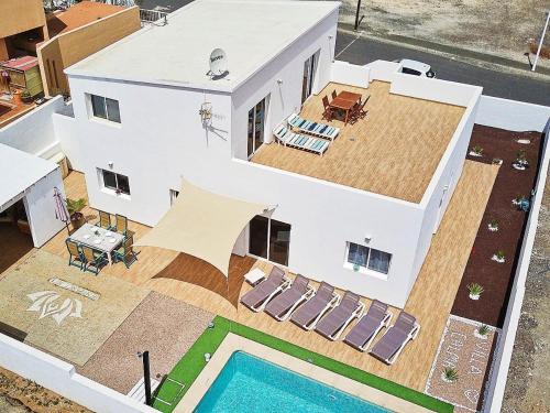 Villa Calma Climatized pool Private Jacuzzi Spa in Tarajalejo — 4-Star Luxury Hotel in Tuineje, Spain