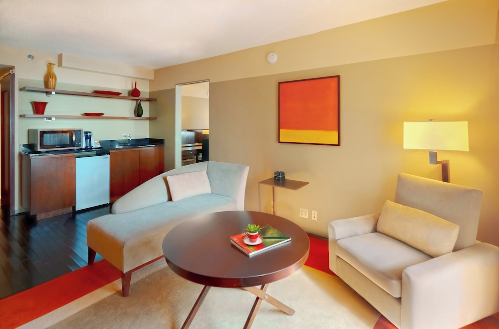 Crowne Plaza Chicago West Loop by IHG - photo 12