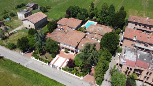 Villa Petrone Luxury Home tra Bologna e Modena Wi Fi Biliardo Jacuzzi privata — 4-Star Luxury Hotel in Nonantola, Italy