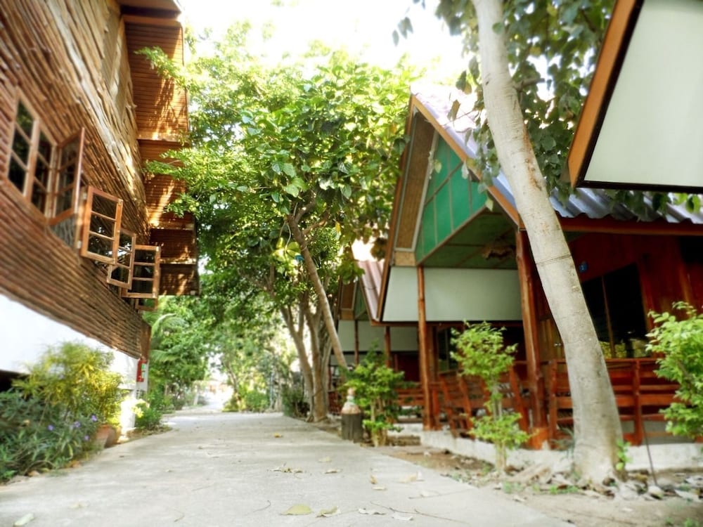 Areepran Beach Resort in Sam Roi Yot, Thailand