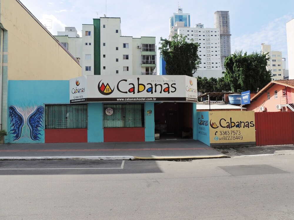 Cabanas Hostel & Suites