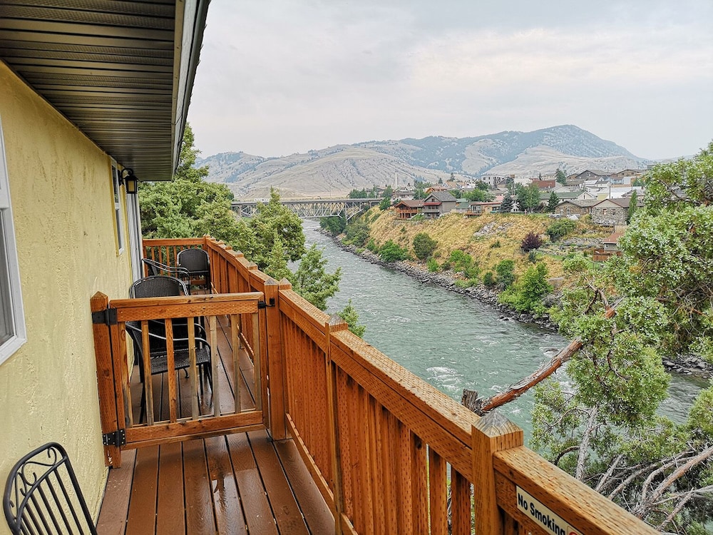 Yellowstone Riverside Cottages - photo 49