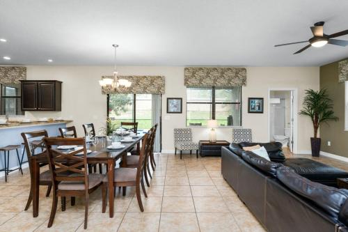 Vacation Homes with Multiple Rooms Nearby — 4-Star Luxury Hotel in Davenport, United States