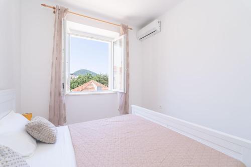 Bronzan Apartment