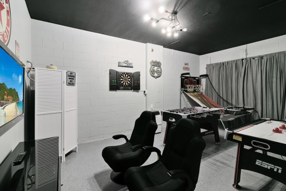Incredible Resort 4 bed Pool Spa Home - photo 25