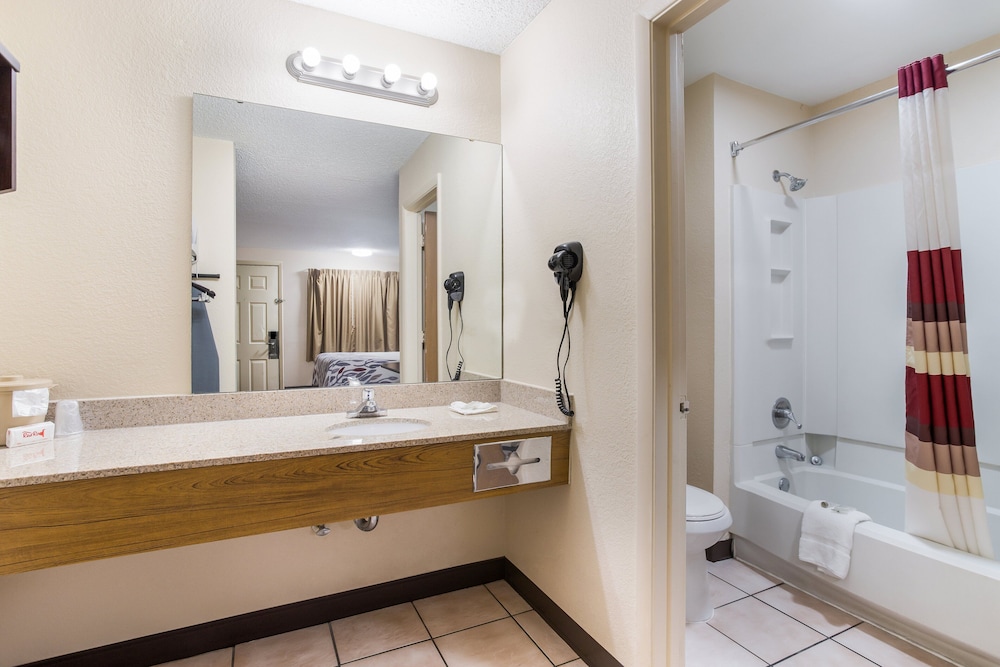 Red Roof Inn Albuquerque Midtown - photo 26