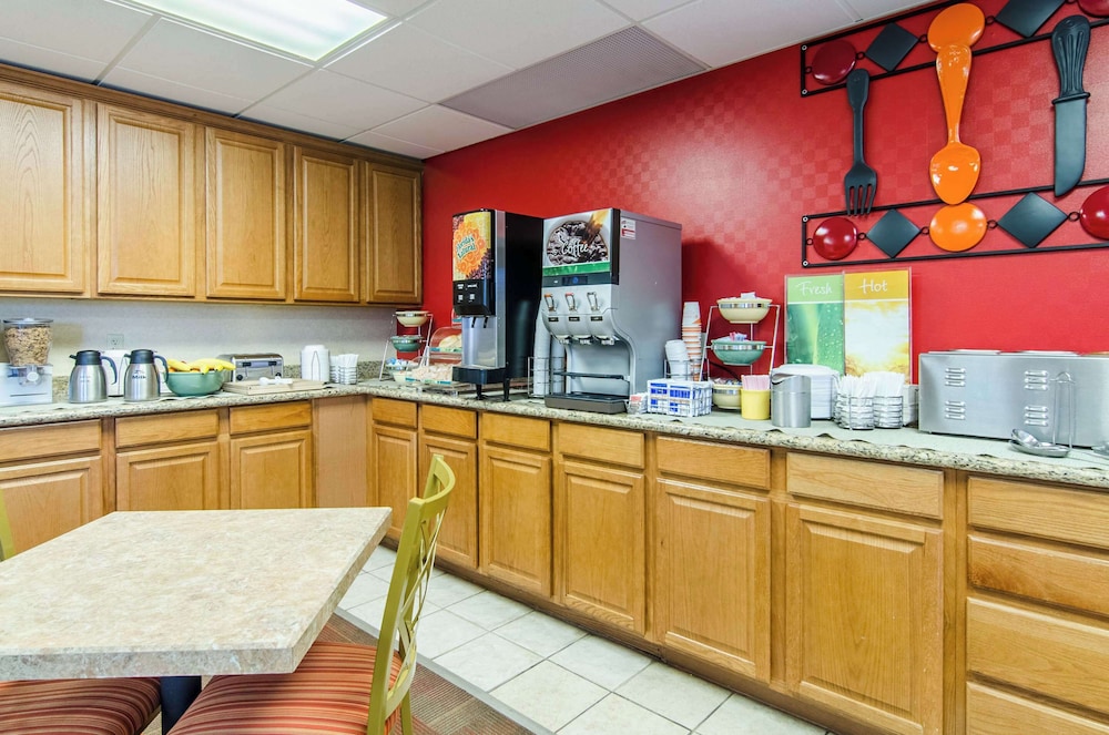 Quality Inn Junction City Near Fort Riley - photo 52