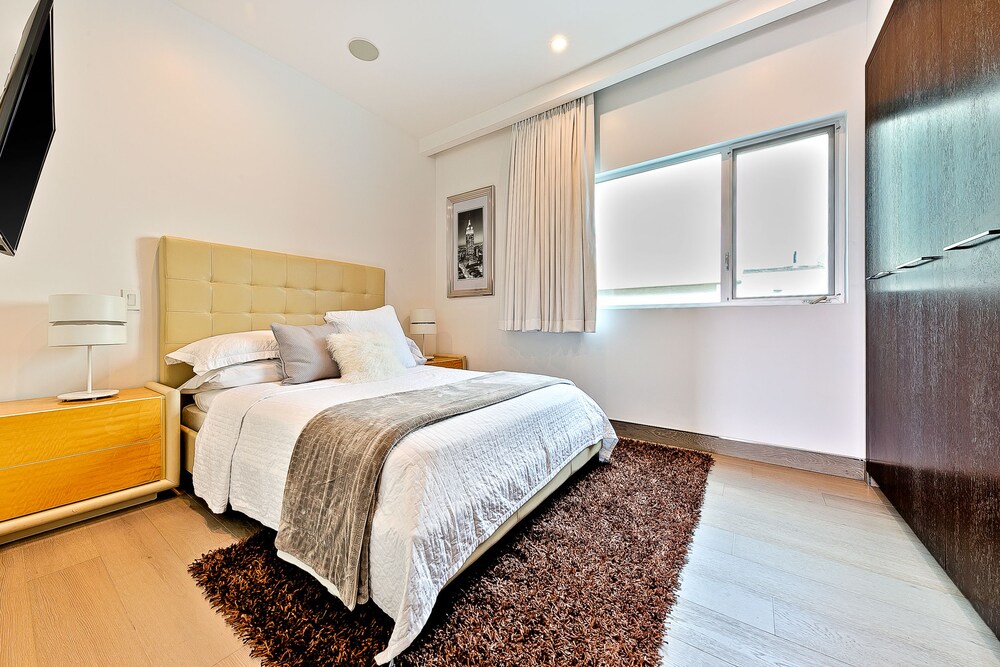 Hollywood Estate With Stunning Views - photo 10