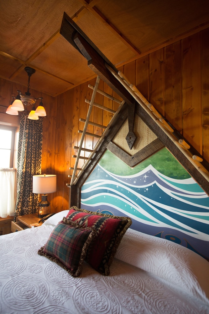 McMenamins Kalama Harbor Lodge - photo 9