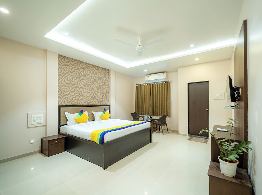 Itsy Hotels Sitara - last minute hotel in Satara