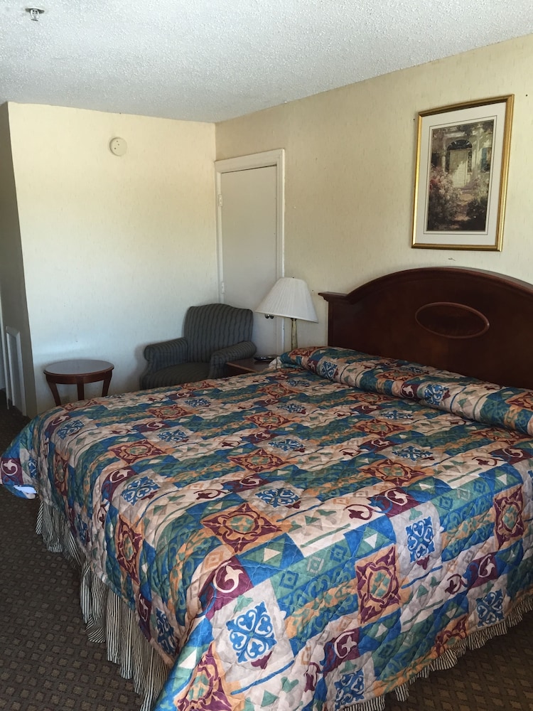 Park Hill Inn and Suites - photo 3