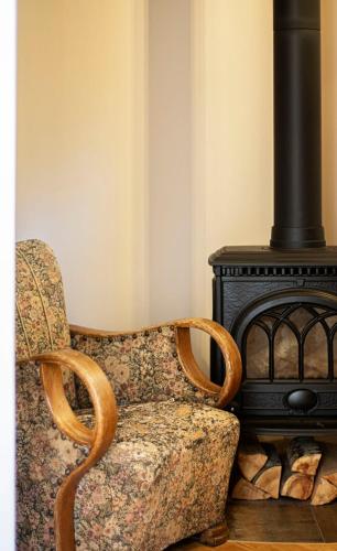 Charming 1BR Apartment with Balcony By Wehost