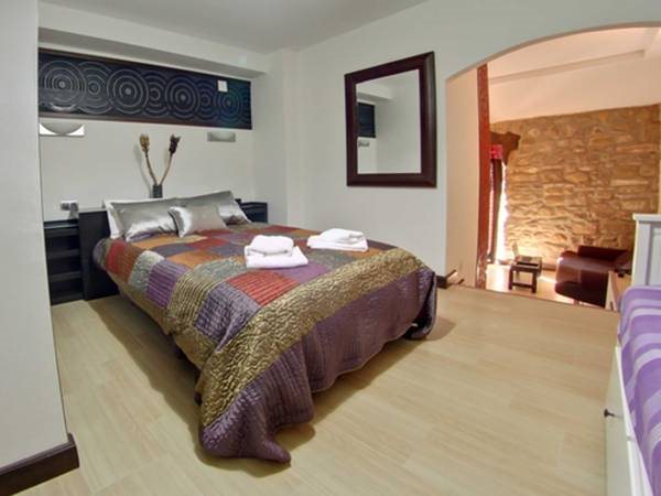 Apartamentos Fuente Redonda — 4-Star Luxury Hotel in Ubeda, Spain
