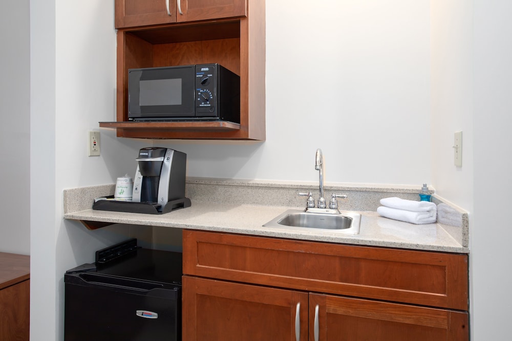 Holiday Inn & Suites Goodyear West Phoenix Area by IHG - photo 29