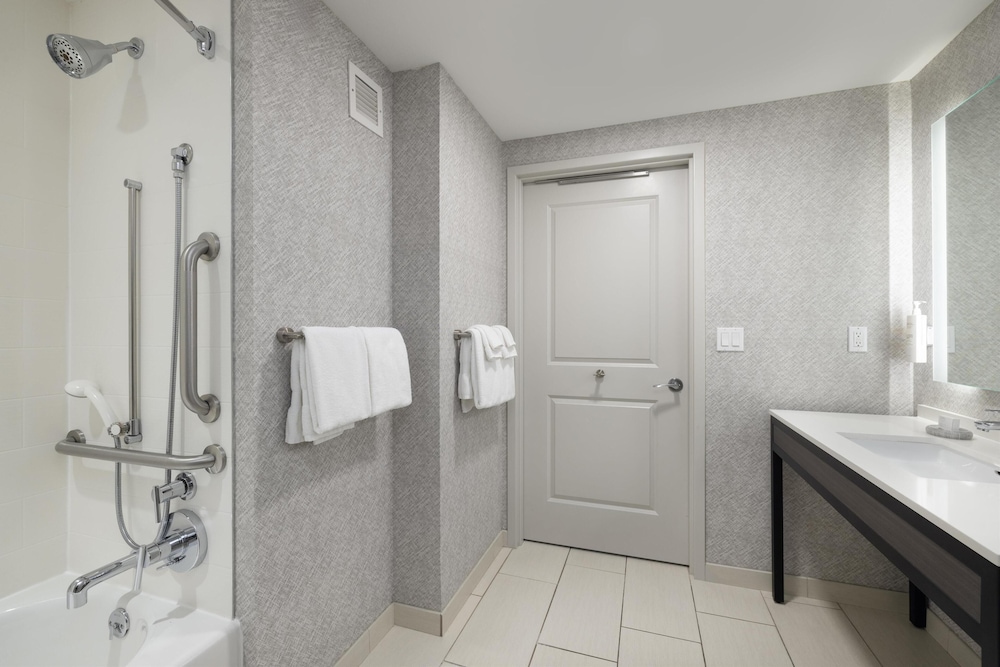 Hampton Inn & Suites Portsmouth Downtown - photo 30