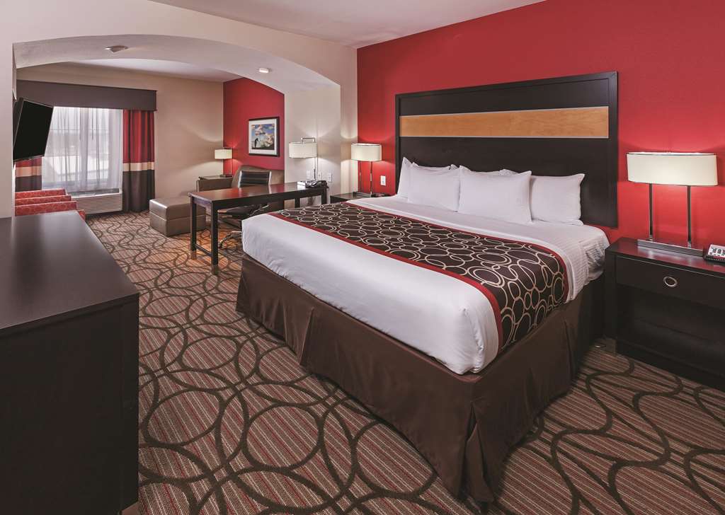 La Quinta Inn & Suites by Wyndham Wichita Falls MSU Area - photo 22