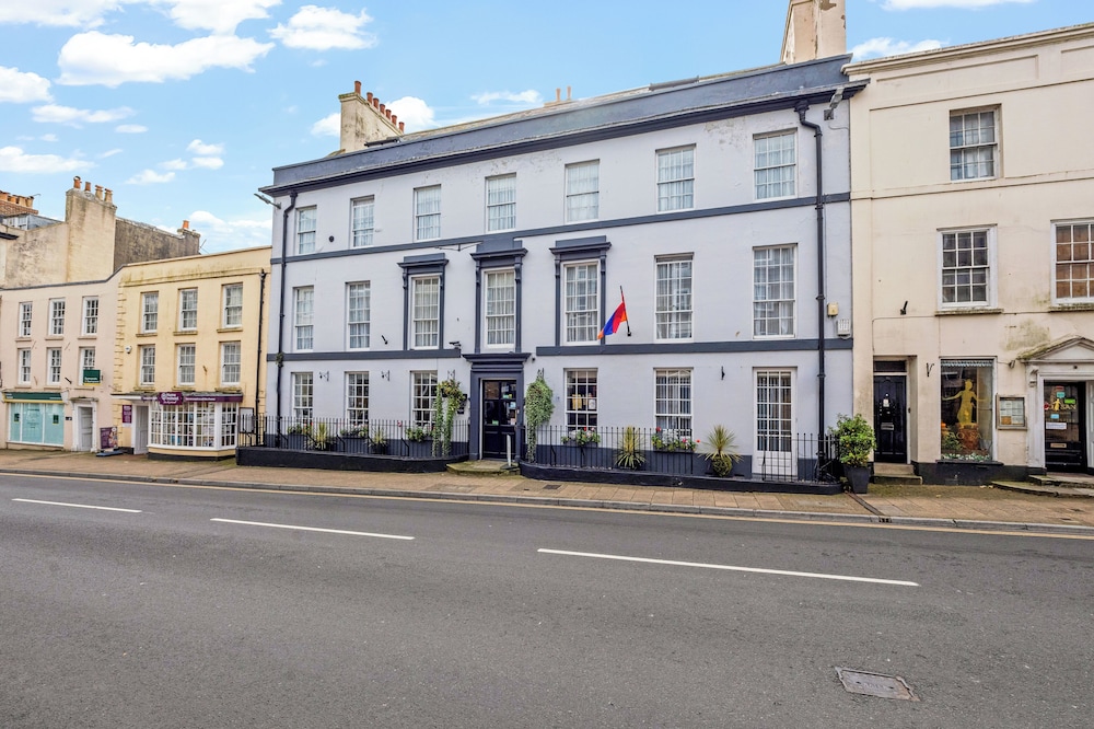 Sleeping Bear Hotel Dorchester in Dorchester, United Kingdom
