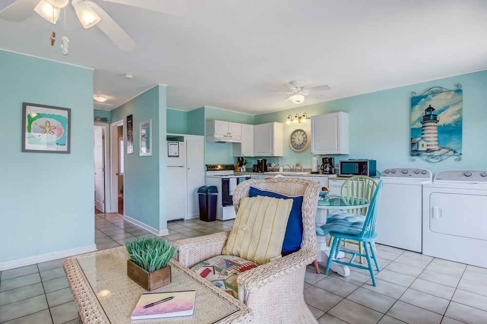 Beach Vacation Walkable to Dining&Shopping Unit B - photo 4