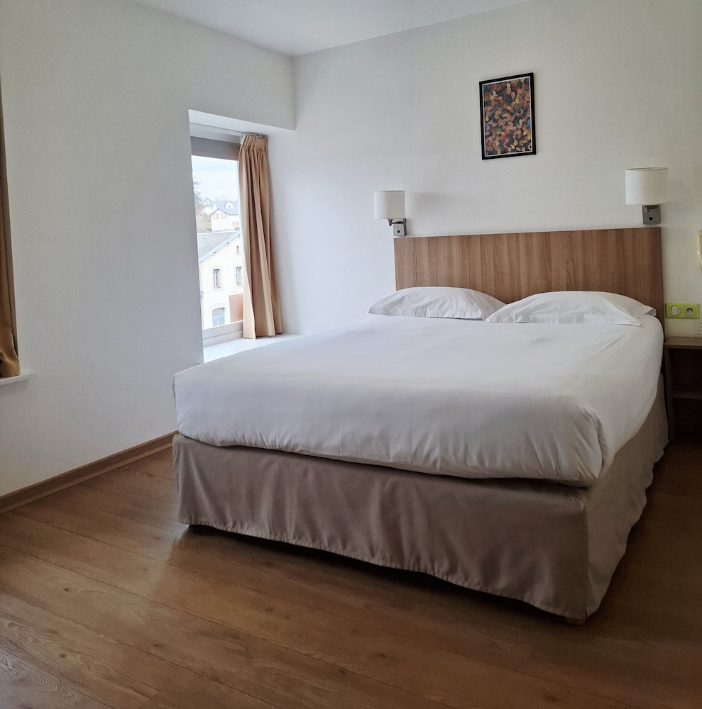 Le Grand Hôtel à Ussel — hotel in Ussel