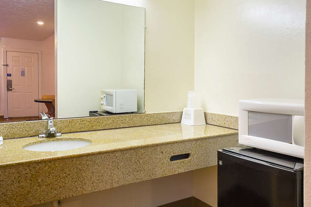 Motel 6 Madisonville TX - photo 22