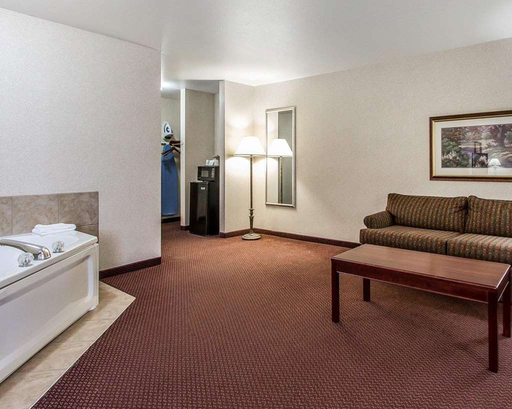 Quality Inn & Suites Fort Madison near Hwy 61 - photo 32