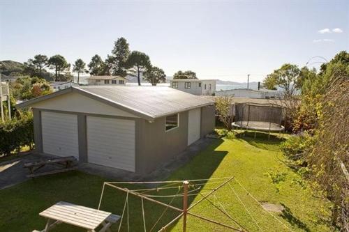 Joes Place Cooks Beach Holiday Home — 4-Star Luxury Hotel in Whitianga, New Zealand