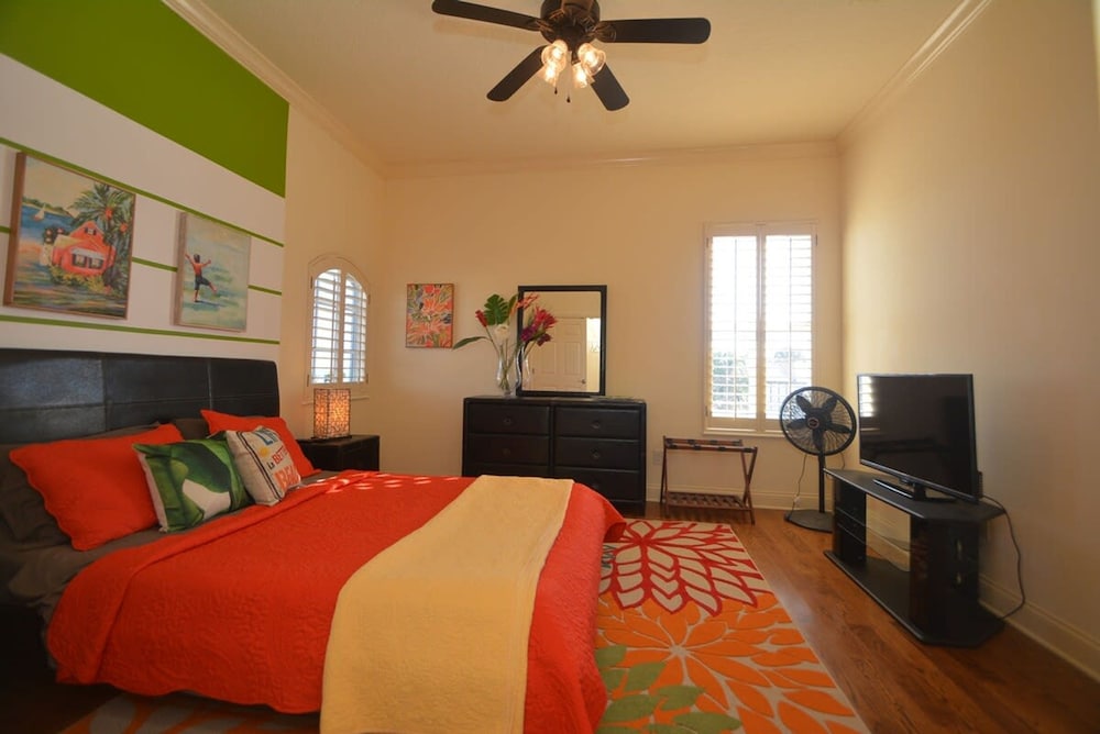 Ocean View Paradise Steps away from the Beach Will Accommodate Up To 10 People including 1 3 Fa - photo 45