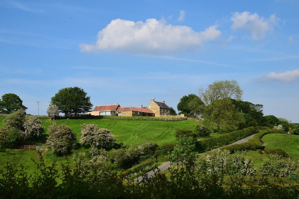 West Acre Lodge — 4-Star Luxury Hotel in Thirsk, United Kingdom