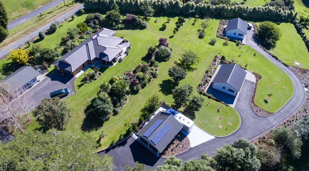 Birchgrove Cottages — 4-Star Luxury Hotel in Whangarei, New Zealand