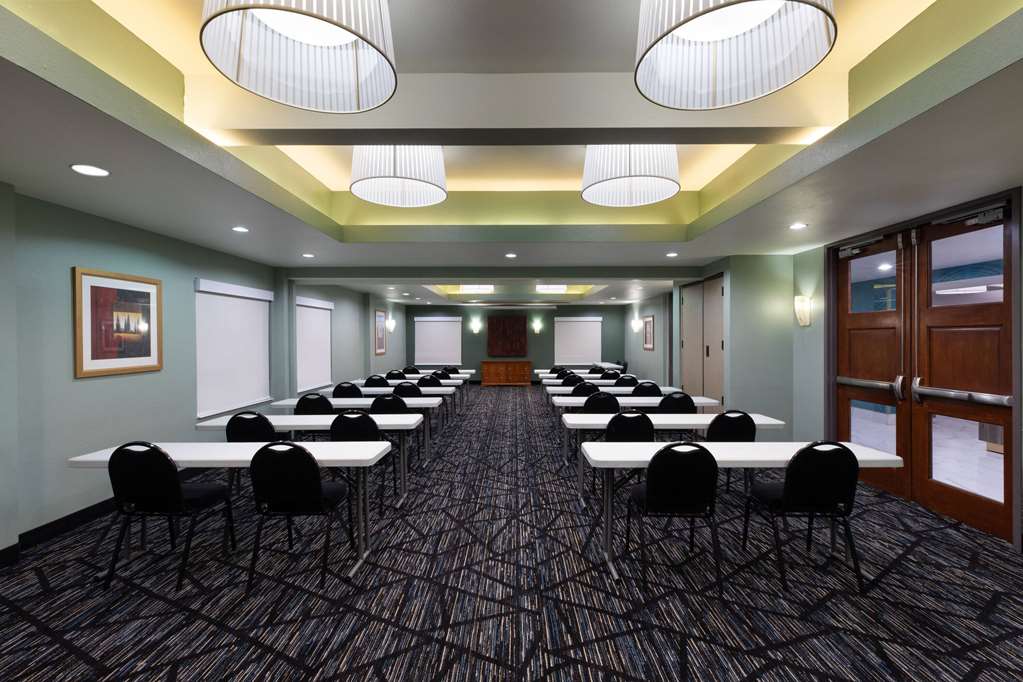 La Quinta Inn & Suites by Wyndham Olathe - photo 37