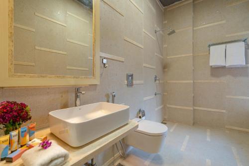 StayVista’s Sage Scenery Mountain View Villa with Infinity Pool & Terrace — Udaipur — photo 5