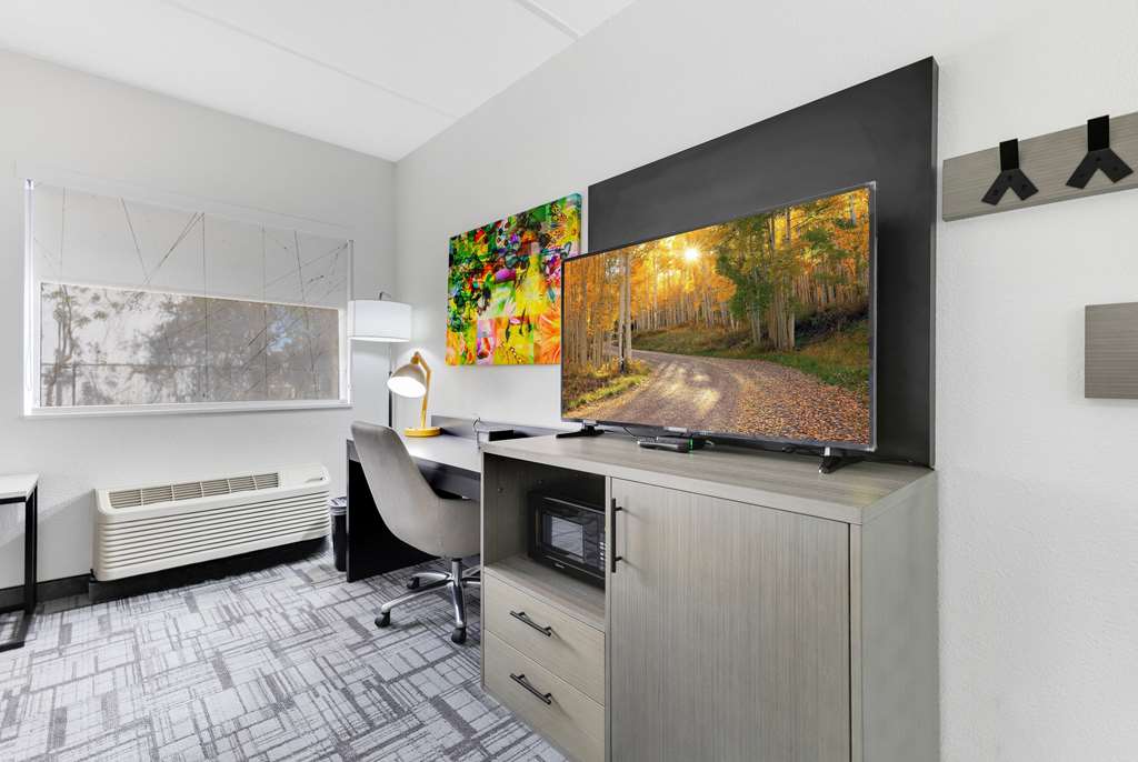 La Quinta Inn & Suites by Wyndham Jacksonville Mandarin - photo 27