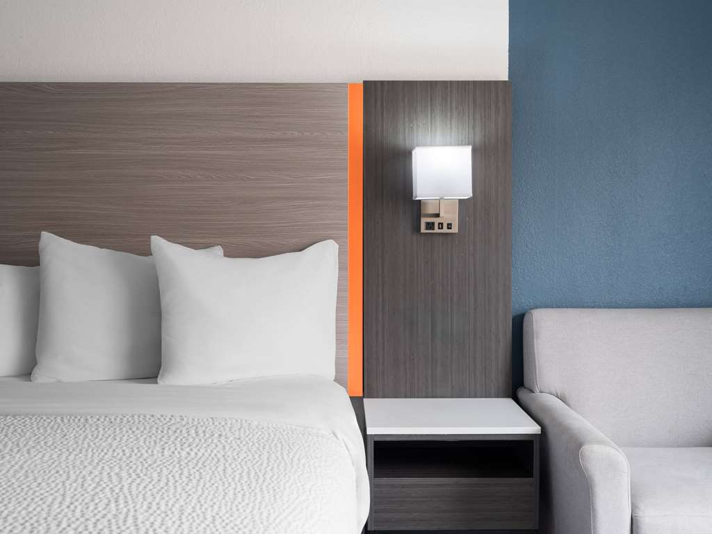 Baymont by Wyndham Indianapolis East - photo 24
