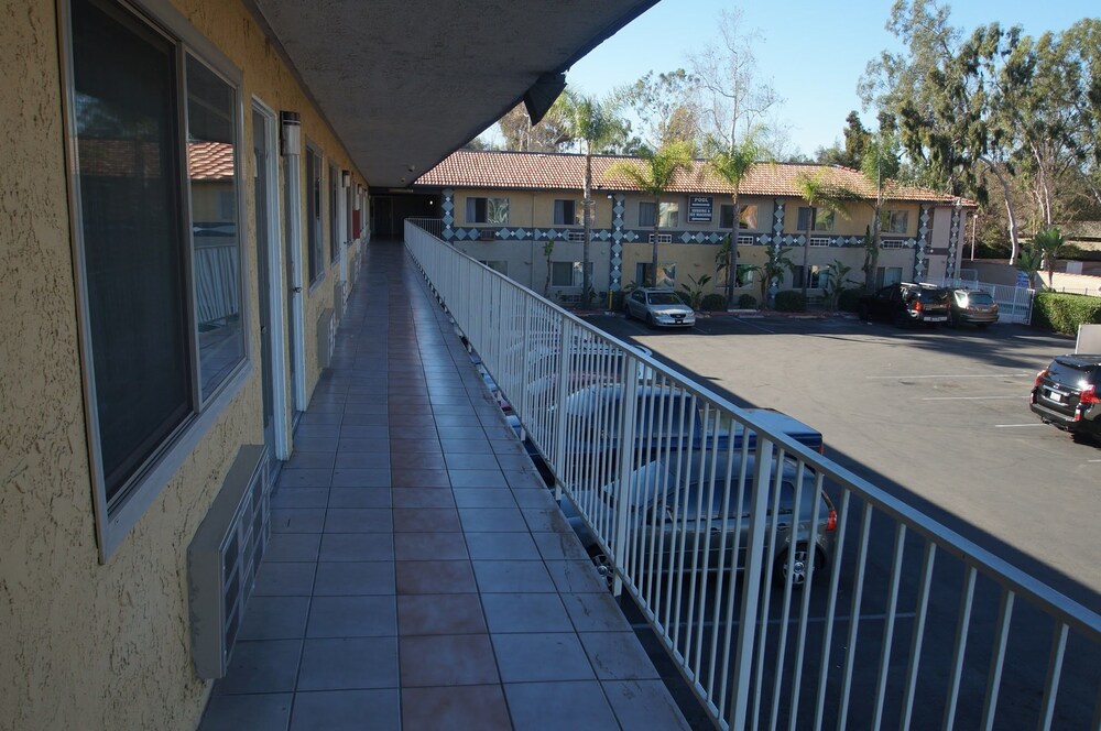 Civic Center Inn Santa Ana - photo 20