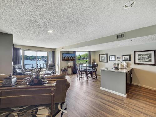 114 Edgewater Inn in Charlevoix, United States