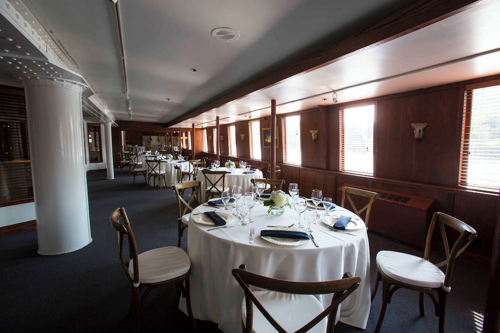 Delta King Hotel - photo 38